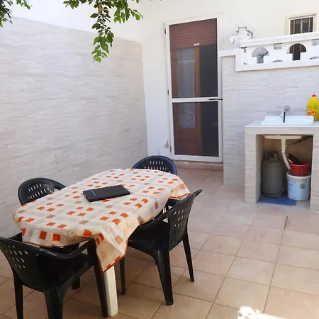 Grazioso Piano Terra E Doppio Spazio Esterno Calaluna Daire Lido Marini
