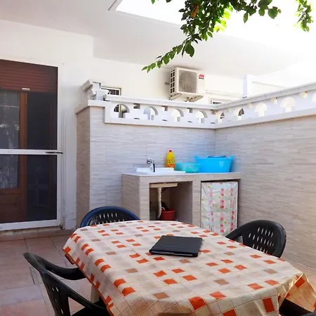 Grazioso Piano Terra E Doppio Spazio Esterno Calaluna Daire Lido Marini